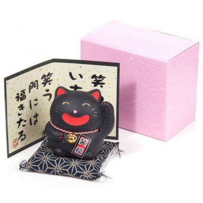 Chat porte bonheur japonais noir grand sourire