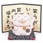 Chat porte bonheur japonais blanc grand sourire