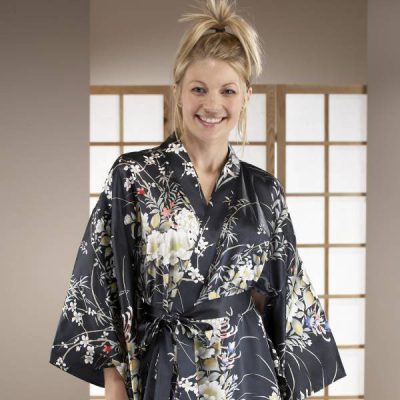 Kimono japonais femme en soie long noir motif floral