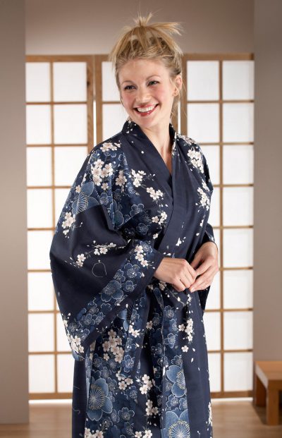 Kimono Yukata long bleu marine fleurs de cerisiers