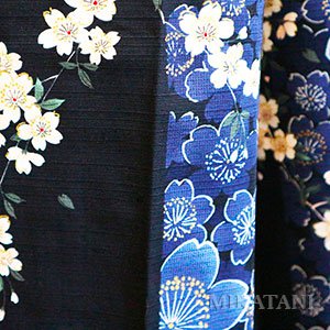 Kimono long bleu fleurs motifs