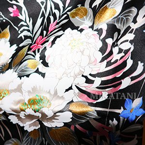 Kimono japonais femme en soie long noir motif floral