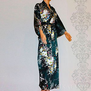 Kimono japonais femme en soie long noir motif floral