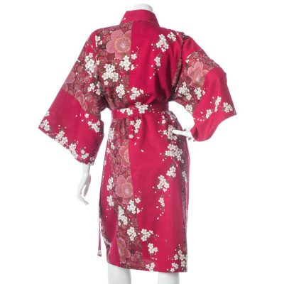 Kimono Yukata court rouge motifs fleurs de cerisiers