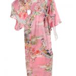 Kimono Japonais rose long  en soie motif Ukiyoe