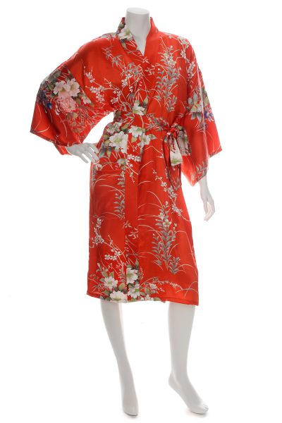 Kimono court rouge en soie imprimé floral