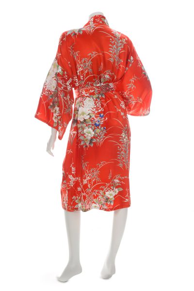 Kimono court rouge en soie imprimé floral