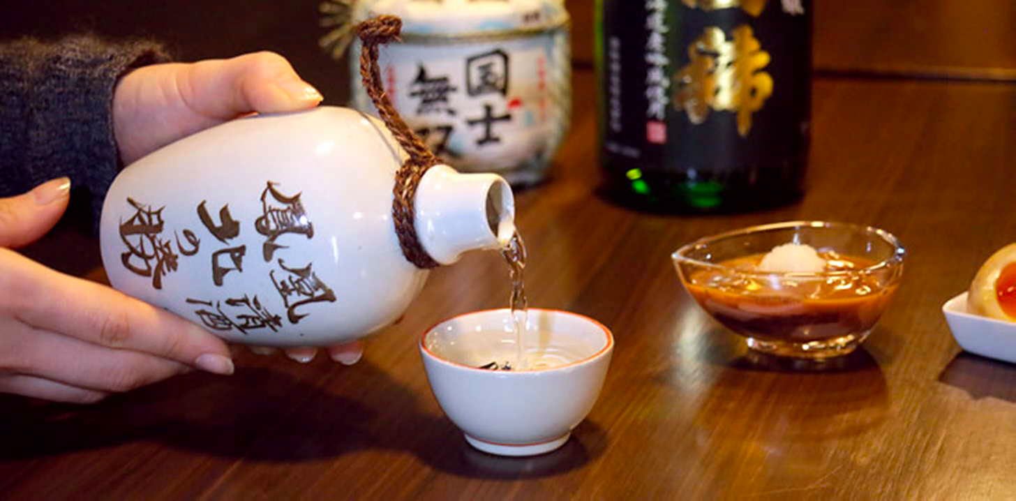 Service à Saké Ensemble De Sakers En Céramique Japonais Include 1 Bouteille De Sake 6 Tasses à Provisions Avec Porte-vin Pour Saké Chaud Ou Froid Saki Tasses Peintes à La Main Size:8 Piece,Color:Vert 